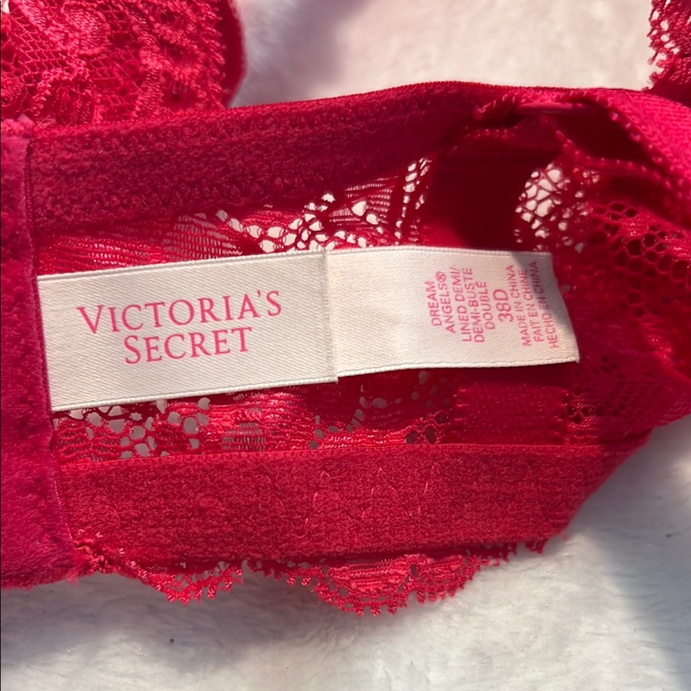 Victoria's Secret Red Lace Bra with Underwire and Adjustable Straps - Picture 2 of 7